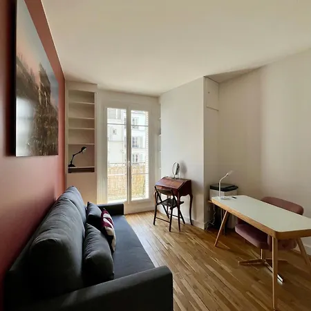Heart Of Montmartre - 3 Bedrooms & Balcony Apartment