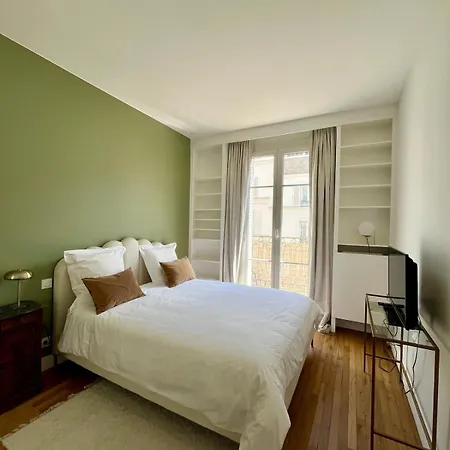 Apartment Heart Of Montmartre - 3 Bedrooms & Balcony *